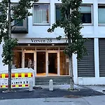 Large With Balcony - Downtown - Nearby Scandic Business Center Bus Stop Quarto em Acomodações Particulares