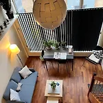 Large With Balcony - Downtown - Nearby Scandic Business Center Bus Stop ホームステイ *