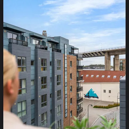 Séjour chez l'habitant Large With Balcony - Downtown - Nearby Scandic Business Center Bus Stop