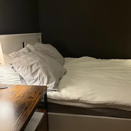 Rum i privatbostad Guenstig & Schick Room With Balcony - Nearby Scandic Business Center Bus Stop *