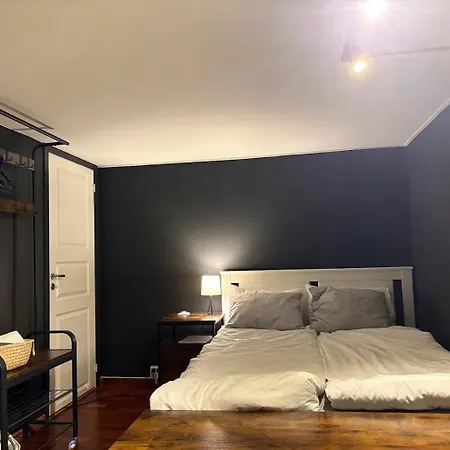 Quarto em Acomodações Particulares Large With Balcony - Downtown - Nearby Scandic Business Center Bus Stop