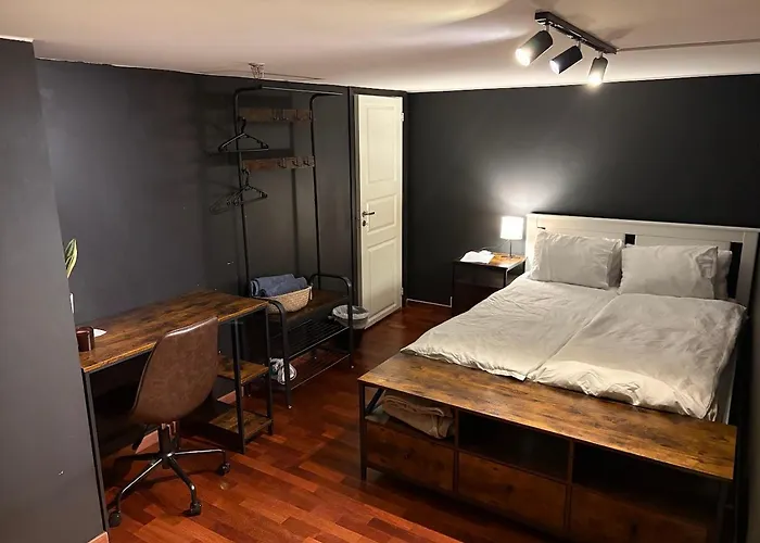 Large With Balcony - Downtown - Nearby Scandic Business Center Bus Stop Homestay Stavanger