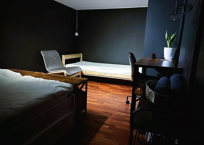 Quarto em Acomodações Particulares Large With Balcony - Downtown - Nearby Scandic Business Center Bus Stop *