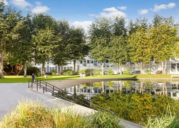 Large With Balcony - Downtown - Nearby Scandic Business Center Bus Stop בית אירוח *