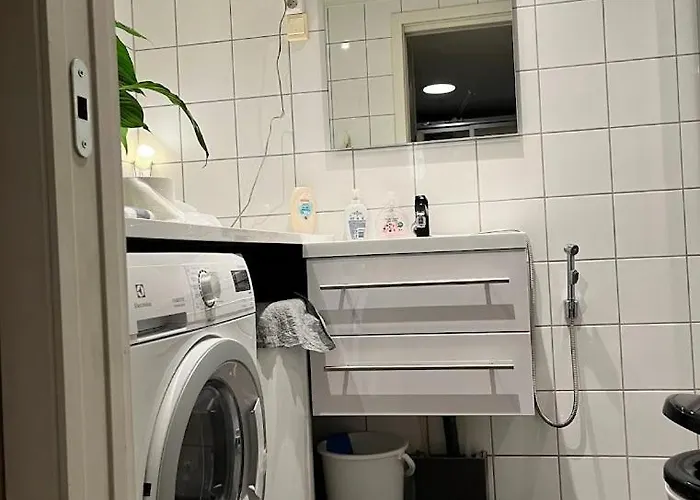 Large With Balcony - Downtown - Nearby Scandic Business Center Bus Stop בית אירוח *