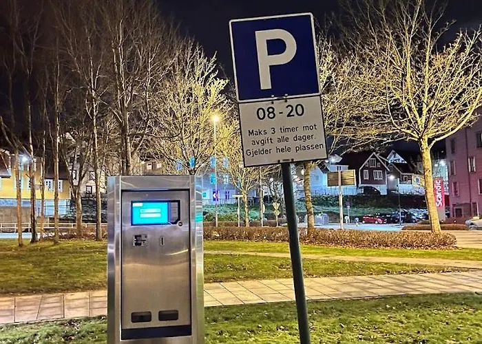 Large With Balcony - Downtown - Nearby Scandic Business Center Bus Stop בית אירוח *