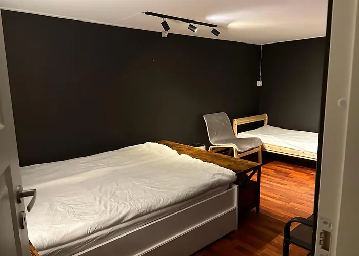 Large With Balcony - Downtown - Nearby Scandic Business Center Bus Stop בית אירוח