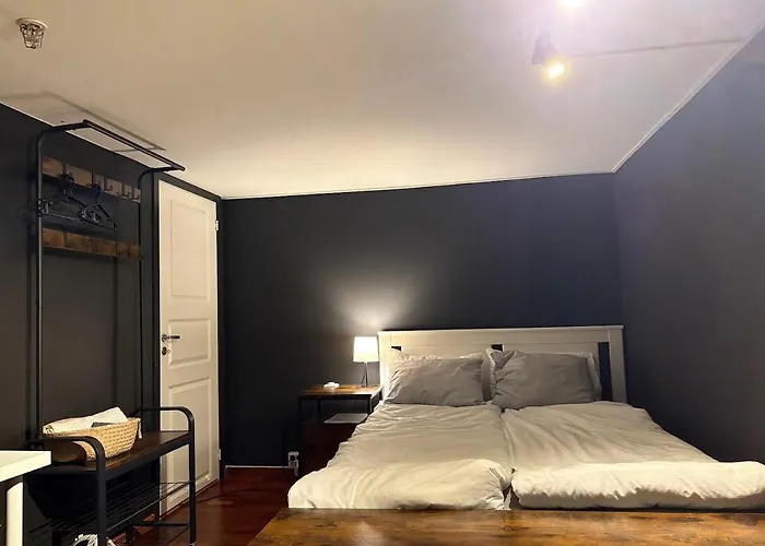 בית אירוח Large With Balcony - Downtown - Nearby Scandic Business Center Bus Stop